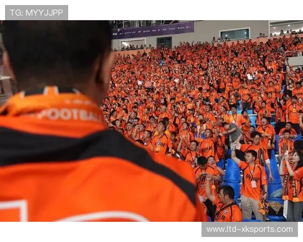 云南玉昆边路速度优势明显,每次带球都极具威胁